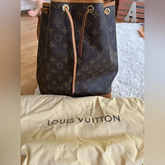 Louis Vuitton Classic Monogram Noe Shoulder Bag - Picture 10 of 12